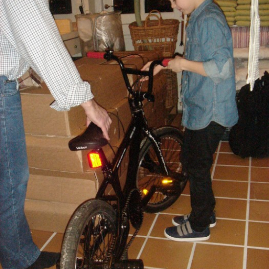 Sortmalet UNIVEGA BMX m. R&Oslash;D sadel og R&Oslash;DE greb